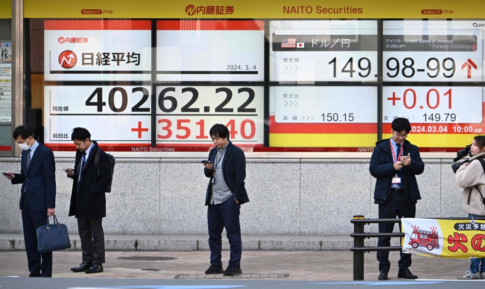 Japan Stocks Higher at Close of Trade